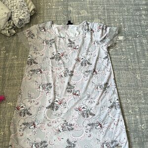 TAHARI nightgown